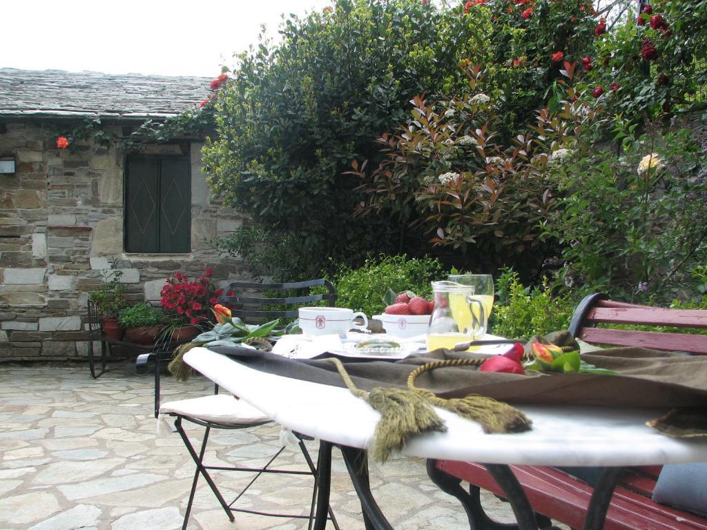 Glorious Peleys Castle Hotel Vyzitsa Exterior photo